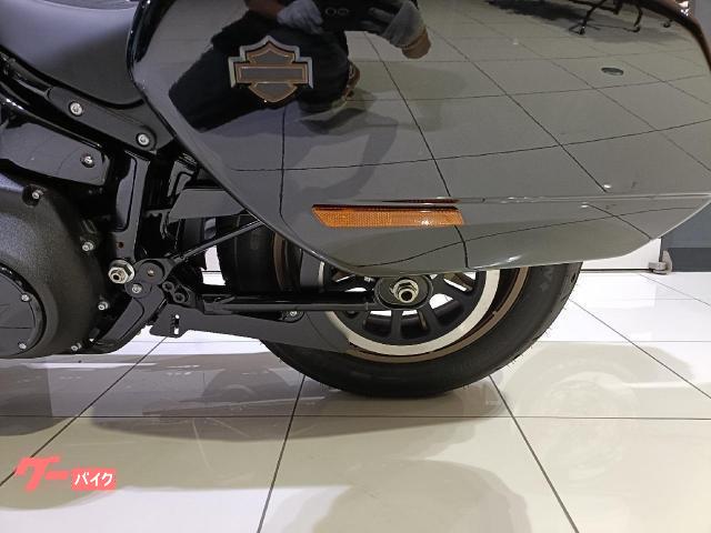 Harley-Davidson スイッチバック 2UPシート ハーレー純正 スイッチバック 2UPシート M8 ストリートボブ