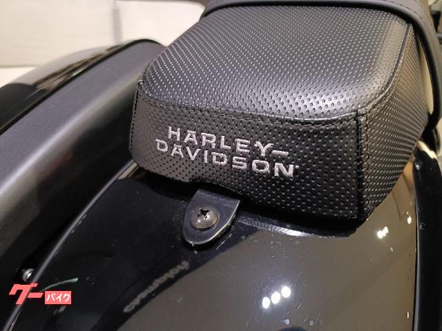 Harley-Davidson スイッチバック 2UPシート ハーレー純正 スイッチバック 2UPシート M8 ストリートボブ