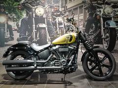 ＨＡＲＬＥＹ−ＤＡＶＩＤＳＯＮ　ＦＸＢＢＳ　ソフテイルストリートボブ１１４　グリップ　純正オプションウインカーエクステンション