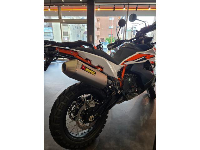 KTM 890アドベンチャーR アクラポビッチカーボンマフラー装着