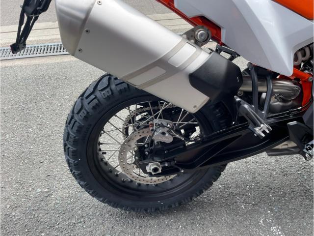 KTM 890アドベンチャーR アクラポビッチカーボンマフラー装着