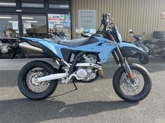 スズキ　ＤＲ−Ｚ４ＳＭ