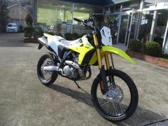 スズキ　ＤＲ−Ｚ４Ｓ　２０２６年最新モデル　チャンピオンイエロー