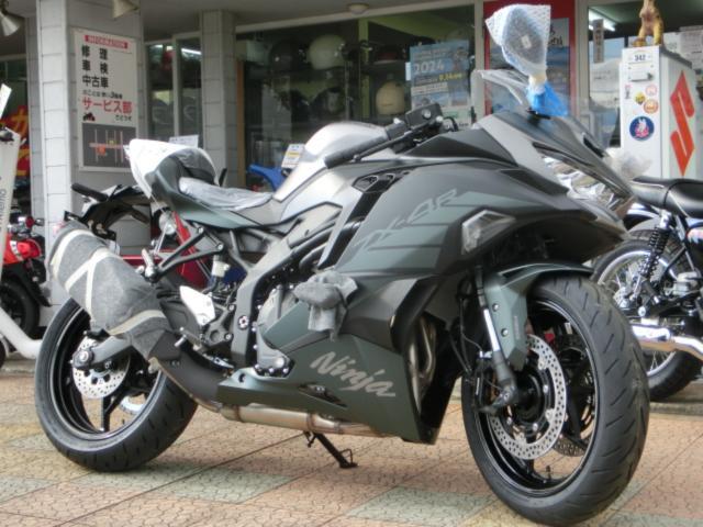 カワサキ Ｎｉｎｊａ ＺＸ－４Ｒ ＳＥ 最新２０２５年モデル｜赤い３輪車｜新車・中古バイクなら【グーバイク】