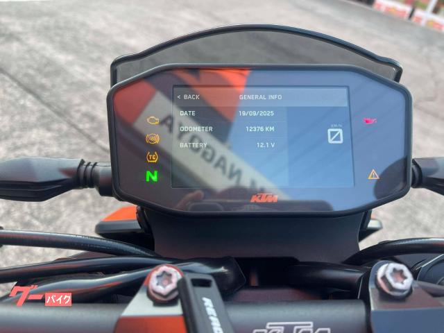 KTM 890デュークR TECH PACK スクリーン