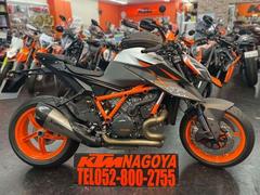 ＫＴＭ　１２９０スーパーデュークＲエボ　カーボン外装　カスタム多数