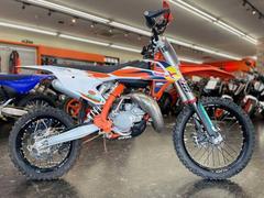 ＫＴＭ　８５ＳＸ　ラージサイズモデル　Ｆ１９インチ　Ｒ１６インチ