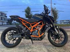 ＫＴＭ　３９０デューク　シート加工　バーエンドミラー　ヘルメットロック　ＢＡＢＹＦＡＣＥスライダー　エンジンガード