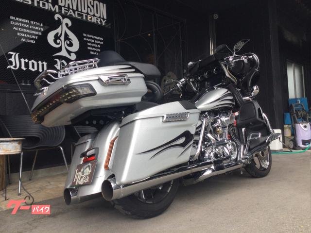 早い者勝ちオーリンズ ハーレーツアラー FLHX/FLTR/CVO ラスト出品❗️ 排気量1,923ccのミルウォーキーエイト117エンジンを搭載したメガ