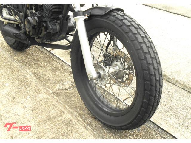 ヤマハ TW200E ダウンマフラー フラットシート|Custom ヤマハ TW200E ダウンマフラー フラットシート|Custom