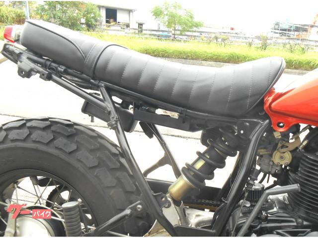 ヤマハ TW200E ダウンマフラー フラットシート｜Custom