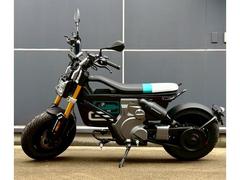 ＢＭＷ　ＣＥ０２　認定中古車　クイックチャージャー　グリップヒーター　　　ブルートゥースコントロール