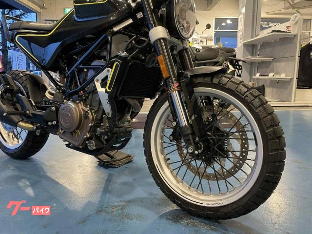HUSQVARNA スヴァルトピレン401 バーエンドミラー装備