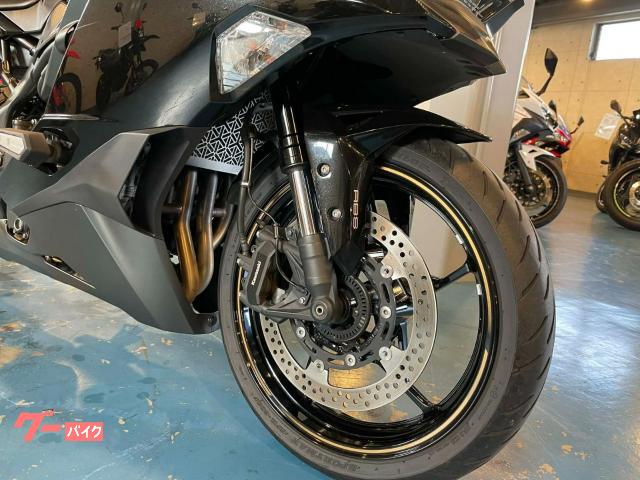 カワサキ Ninja ZX－25R AKRAPOVICサイレンサー