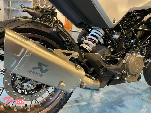 HUSQVARNA ヴィットピレン401 AKRAPOVICマフラー
