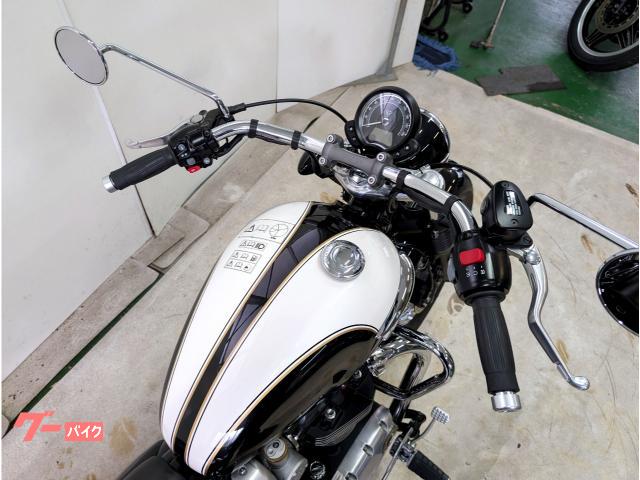 バイク ボンネビルスピードマスター エンジンカバー トライアンフ