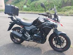 スズキ　Ｖ−ストローム２５０　ＡＢＳ／サイドカウルガード・フォグランプ／リヤボックス／スクリーンマウントバー