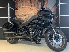 ＨＡＲＬＥＹ−ＤＡＶＩＤＳＯＮ　ＦＸＬＲＳＴ　ローライダーＳＴ　純正ＯＰカスタム車両　ステップアップシート　スモークＬＥＤウインカー　プラグコード　コイルカバー