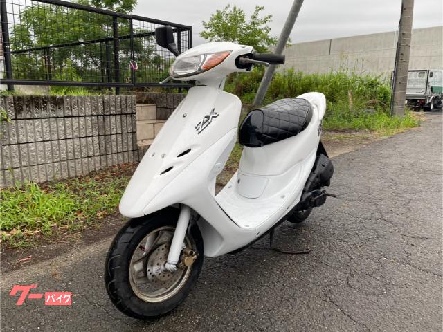 ライブＤｉｏ　ＳＲ　白色　一部外装新品　ＺＸ仕様　キャブ車　２スト　エナメルシート　バッテリー新品