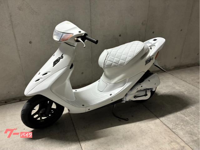 ライブＤｉｏ　ＺＸ　　ＺＸ仕様　２スト　マットホワイト　ＡＦ３４　エナメルシート新品　バッテリー新品