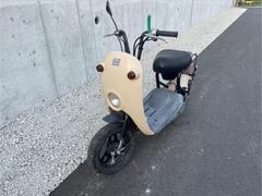 スズキ　チョイノリ　ＣＺ４１Ａ　４スト　キャブ車　クリーム色