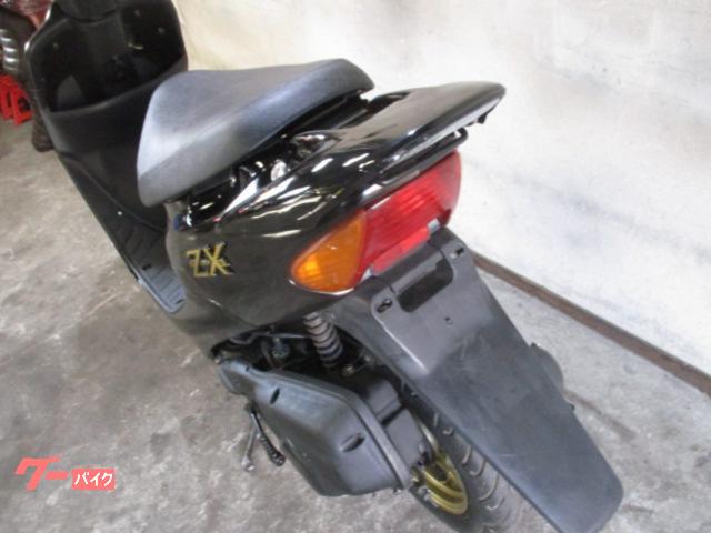 ホンダ ライブDio ZX仕様改 バッテリー シート エンブレム 羽根