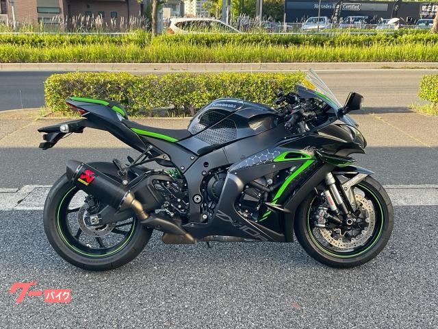 Ｎｉｎｊａ　ＺＸ−１０Ｒ　ＳＥワンオーナー　クイックシフター　バックステップ　社外スリップオンマフラー　エンジンガード　ＵＳＢ