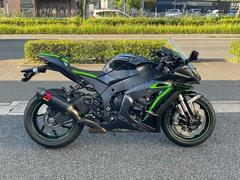 カワサキ　Ｎｉｎｊａ　ＺＸ−１０Ｒ　ＳＥワンオーナー　クイックシフター　バックステップ　社外スリップオンマフラー　エンジンガード　ＵＳＢ