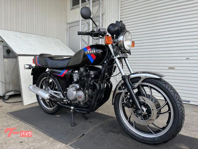 ＸＪ５５０　黒　４Ｖ８型　輸入新規．国内未登録　ＪＥ７−０６２７−３−０Ｅ１３．