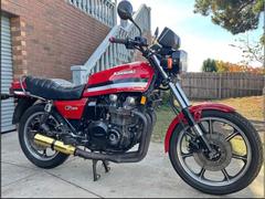 カワサキ　Ｚ１１００ＧＰ　赤　輸入新規．国内未登録　ＡＵＳ００４−２１−．