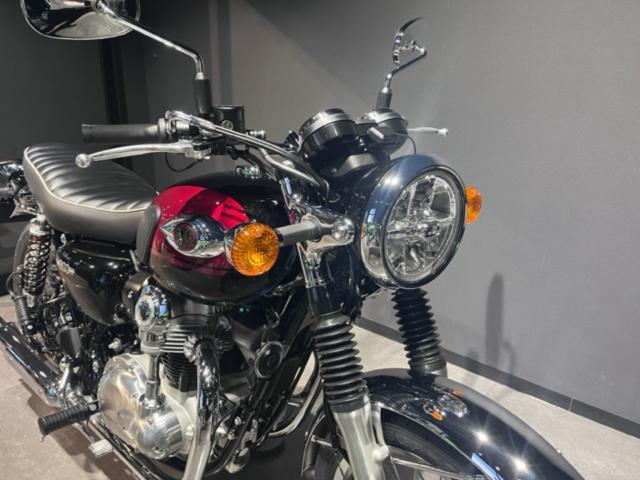 カワサキ W800 メタリックディアブロブラック／エボニー