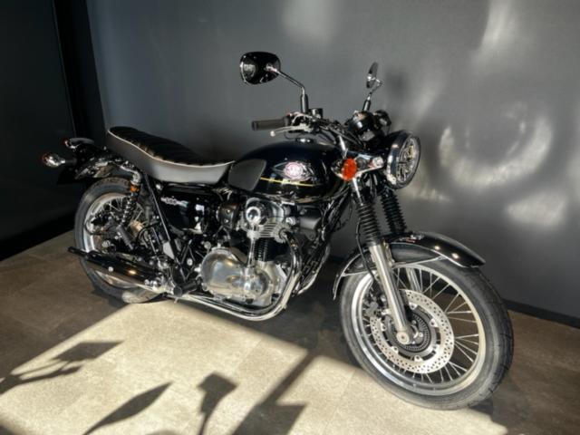 カワサキ W800 ディーラー整備　ETC　グリップヒーター　エンジンガード付き　平成23年3月初年度登録 W800/カワサキ ETC,エンジンガード、グラブバー、サドルバッグサポート