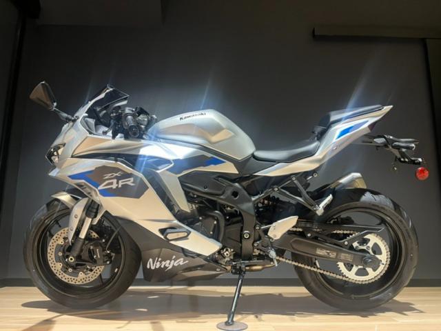 カワサキ Ninja ZX－4R SE 2027年モデル ギャラクシー