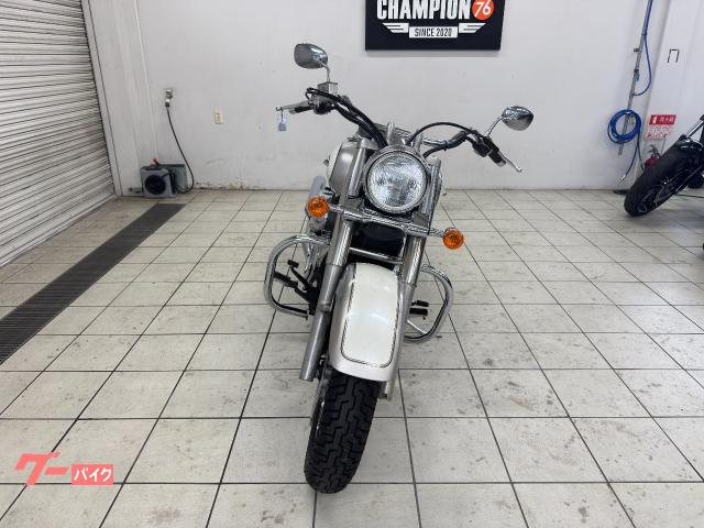 スズキ イントルーダークラシック400／エンジンガード ヘルメット 