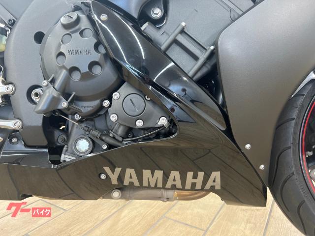 ZXMT製YZF-R1 インナーリアフェンダー 社外  バイク 部品 2CR 2KS BX4 コンディション良好 割れ欠け無し 品薄:22220359