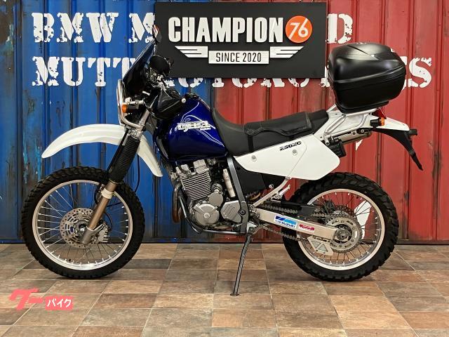 ジェベル250 xc スズキ ジェベル250XC GIVIトップケース ウィンドシールド