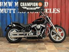 ＨＡＲＬＥＹ−ＤＡＶＩＤＳＯＮ　ＦＸＳＴ　ソフテイルスタンダード純正スカルコレクション多数　ヒートグリップ　ハイフローエアクリーナー　シーシーバー　二人乗り
