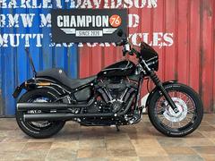 ＨＡＲＬＥＹ−ＤＡＶＩＤＳＯＮ　ソフテイルストリートボブ１１４　ビキニカウル　シーシーバー　スマホホルダー　サンダンスフェザータッチ　サドルバッグガード
