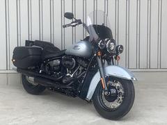 ＨＡＲＬＥＹ−ＤＡＶＩＤＳＯＮ　ＦＬＨＣＳ　ソフテイル　ヘリテイジクラシック１１４　／　アトラスシルバーメタリック（ブラックトリム）　／　２０２４年モデル