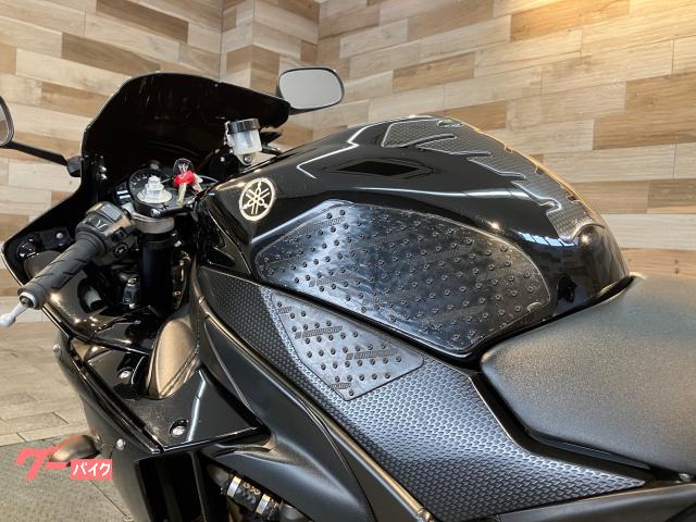 ヤマハ ＹＺＦ－Ｒ１ スモークスクリーン エンジンガード バック