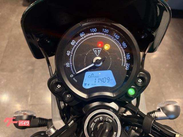 TRIUMPH 900 — миниатюра 2