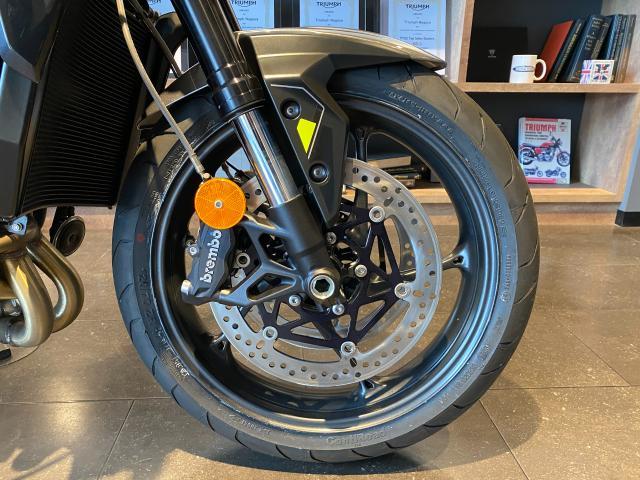 ストリートトリプルR 登録済み未使用車