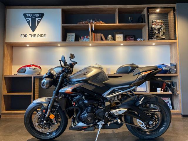 ストリートトリプルRS 登録済み未使用車