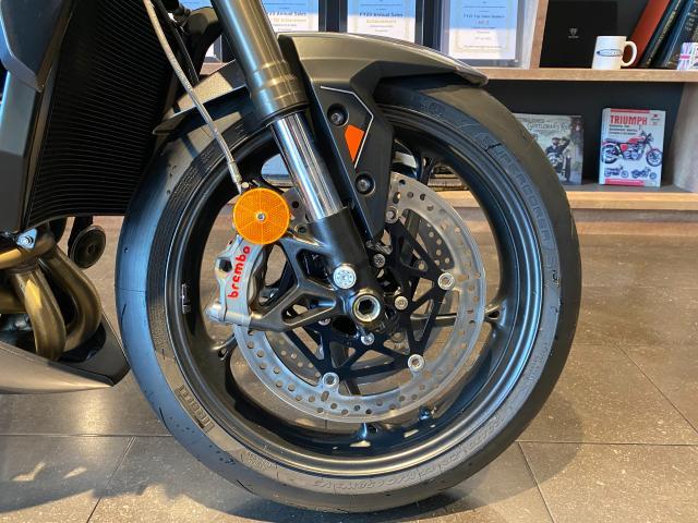 ストリートトリプルRS 登録済み未使用車
