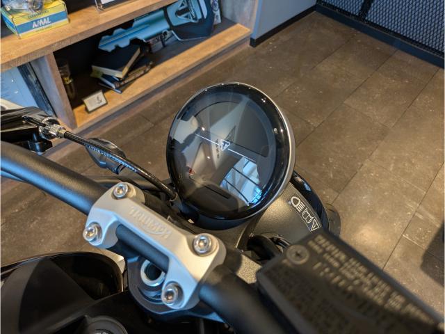 トライデント660