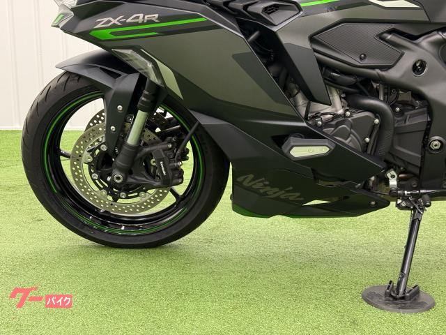 ほににページ 車種別マルチバーホルダー Ninja ZX-4R、Ninja ZX-25R カラー