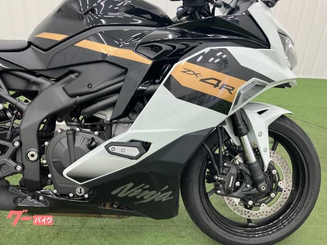 カワサキ Ninja ZX－4R SE 純正マフラー クイックシフター