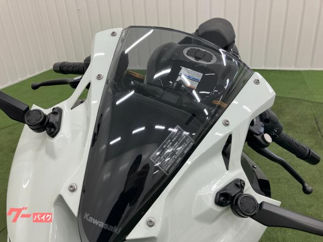 カワサキ Ninja ZX－4R SE 純正マフラー クイックシフター