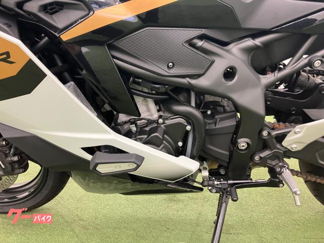 カワサキ Ninja ZX－4R SE 純正マフラー クイックシフター