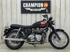 ＴＲＩＵＭＰＨ　ボンネビルＴ１００　２００７年モデル　ノーマル車　キャブレター　エンジンガード　タンクパット　キャプトンマフラー